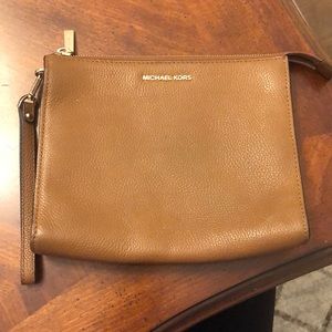 michael kors wristlet